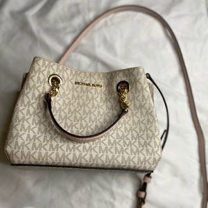 Michael Kors Teagen Small Messenger Handbag